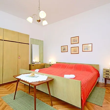 Adelmo 1189 アパート *